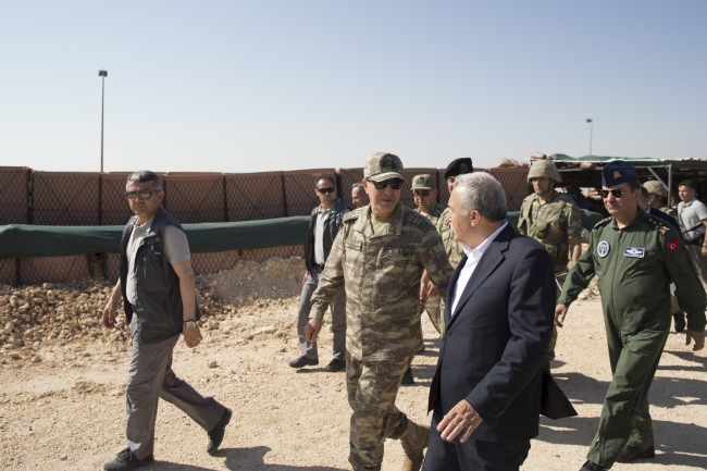 Genelkurmay Başkanı Akar, Süleyman Şah Türbesi'ni ziyaret etti