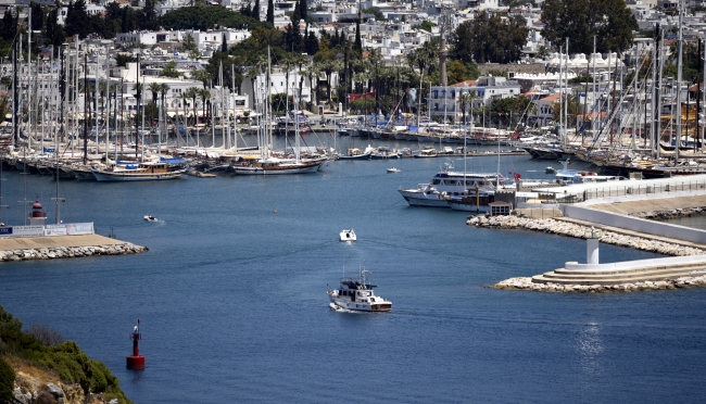 Okullar tatile girdi; sahiller hareketlendi