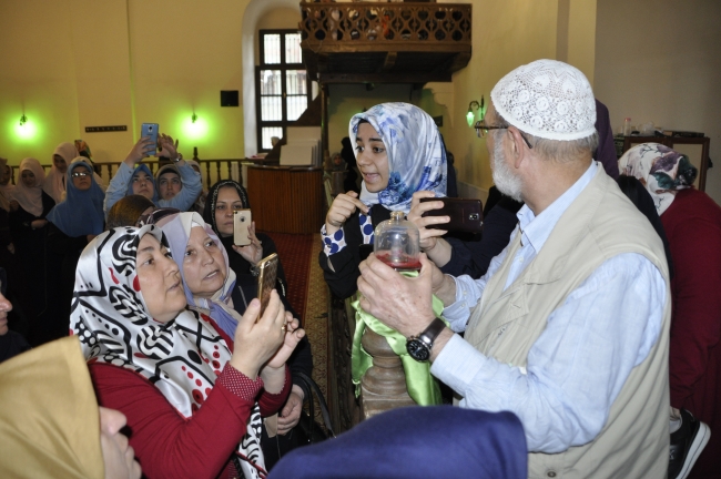 Ziyarete açılan Sakal-ı Şerif'e vatandaşlardan büyük ilgi