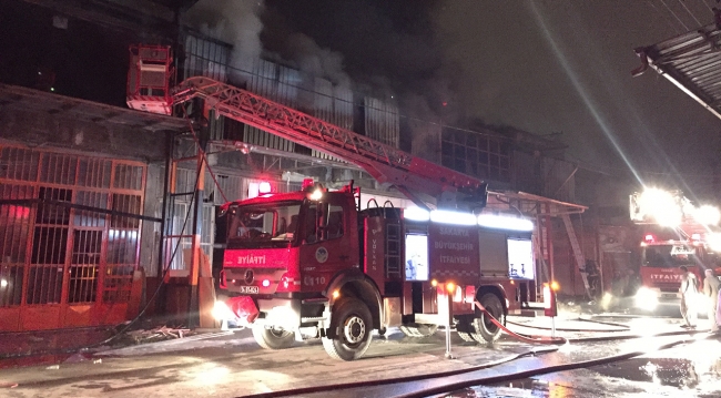 İstanbul'da 4 katlı binada yangın