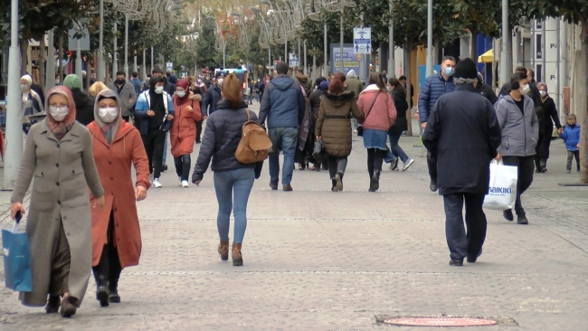 Sakarya'da tedbirlere uyuldu: Bin 500'lere ulaşan vaka sayısı 50'nin altına indi
