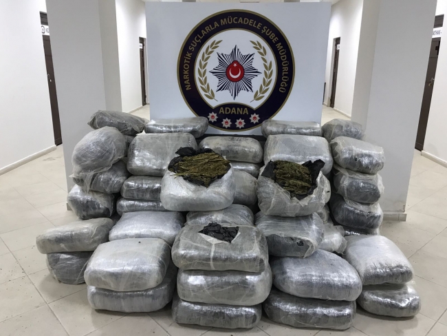 Saman dolu çuvallardan uyuşturucu çıktı