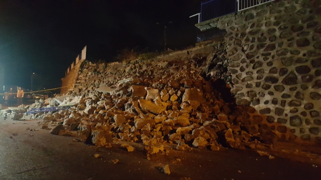 Samsun'da istinat duvarı çöktü