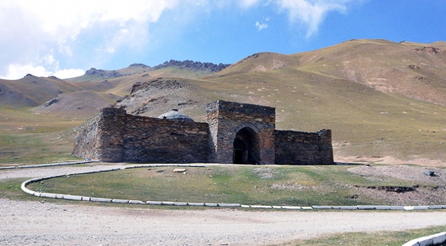 Kırgızistan'ın doğusunda gizemli kervansaray: Taş Rabat