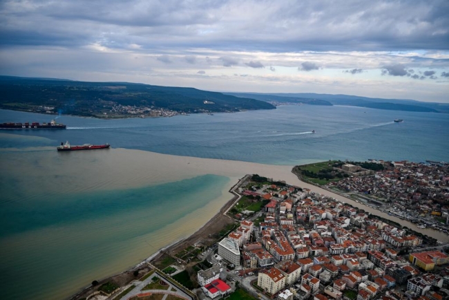 Çanakkale Boğazı'nın rengi değişti