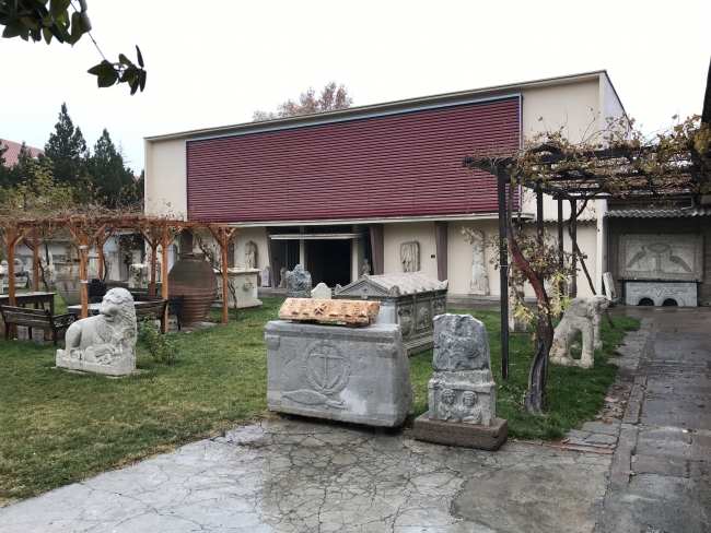 İnşaat kazısında "Danyal Peygamber kabartması" bulundu