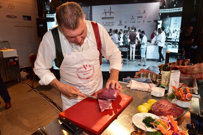 Dünyaca ünlü şefler İstanbul'da hünerlerini sergiledi