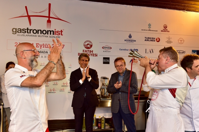 Dünyaca ünlü şefler İstanbul'da hünerlerini sergiledi