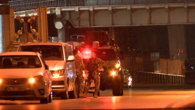 Kendisini önce metrobüse sonra ambulansa kilitledi