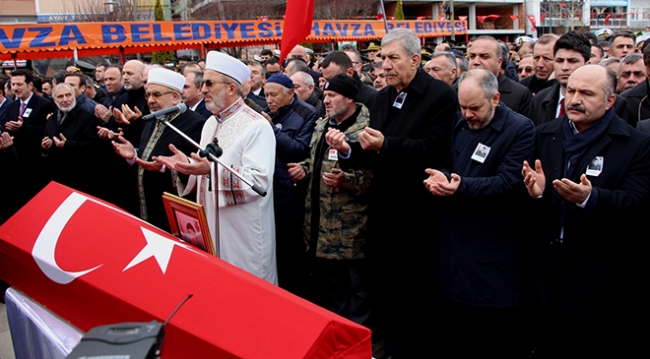 Afrin şehidini son yolculuğuna binlerce kişi uğurlandı