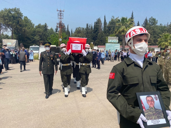 Şehit Sözleşmeli Er Mustafa Çalım son yolculuğuna uğurlandı