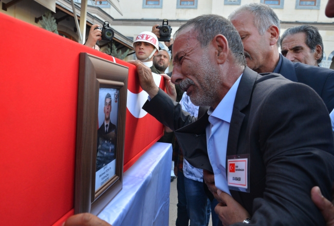 Şehit Musa Sayan ve Mehmet Türken'i binler son yolculuğuna uğurladı