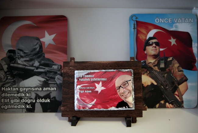 Şehit eşinin hatıralarını 'özel oda'da yaşatıyor