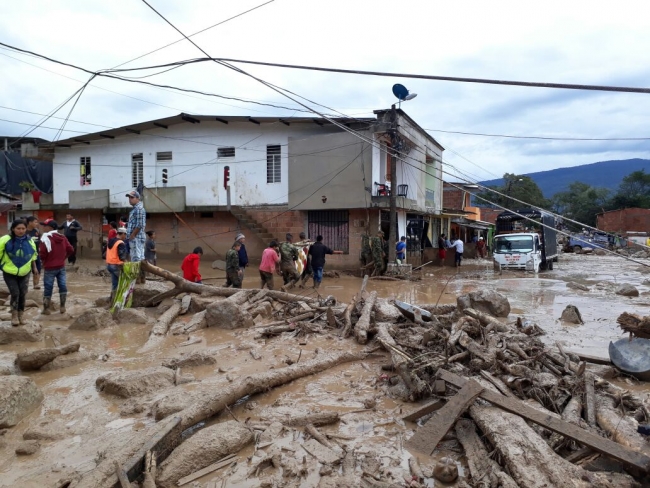 Aşırı yağışlar 200'den fazla kişinin canını aldı