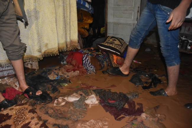 Suriye'de sağanak sığınmacı kamplarını sular altında bıraktı