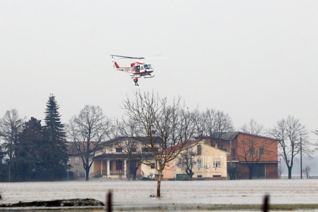 İtalya'nın kuzeyinde sel hayatı felç etti
