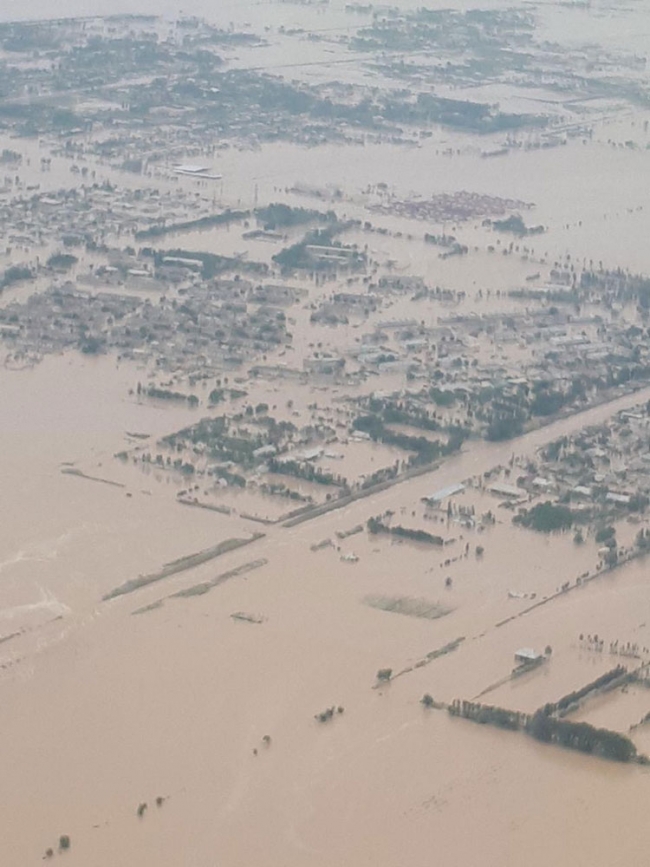 Özbekistan'da baraj duvarı çöktü, yüzlerce ev su altında kaldı