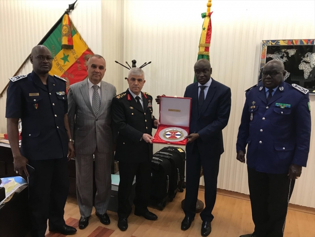 Senegal Cumhurbaşkanı Sall’ı Türk zırhlıları korudu