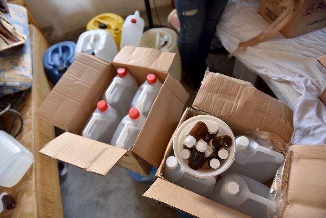 Sera görünümü verilen içki imalathanesine baskın: 2 tutuklama