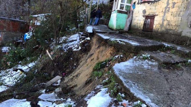 Zonguldak'ta heyelan nedeniyle 11 ev boşaltıldı