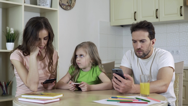Sosyal medya kullanımı çocuklarda Dikkat Eksikliği'ni tetikliyor