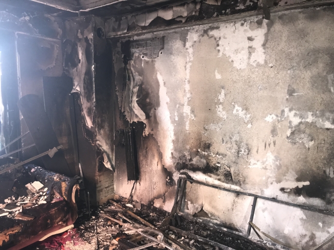 Elektronik sigara şarj olurken patladı