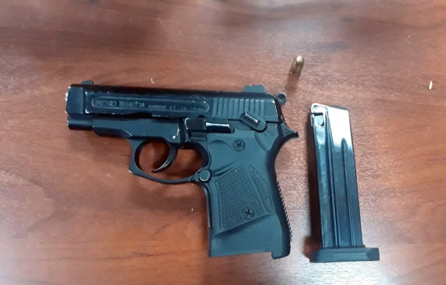 Otomobilin her köşesinden kaçak sigara çıktı