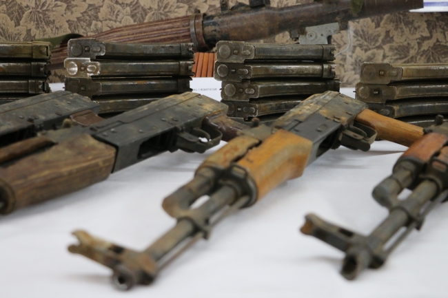 PKK sığınağında kalemtıraşa gizlenmiş patlayıcı düzeneği ele geçirildi