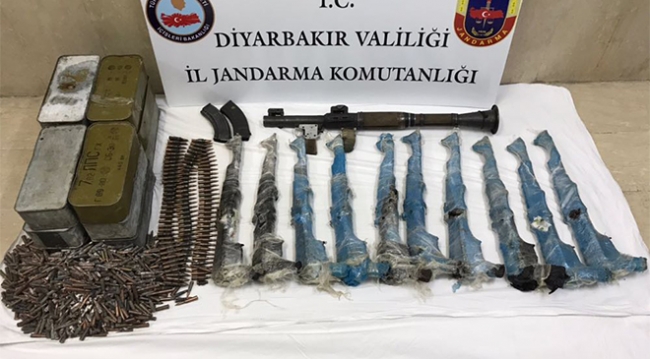 Diyarbakır'da 2 ton 800 kilogram patlayıcı ele geçirildi