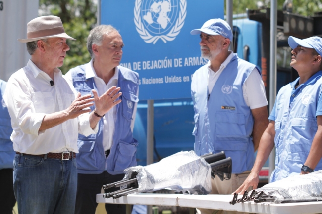 FARC'ın teslim ettiği 8 binden fazla silahtan anıt yapılacak