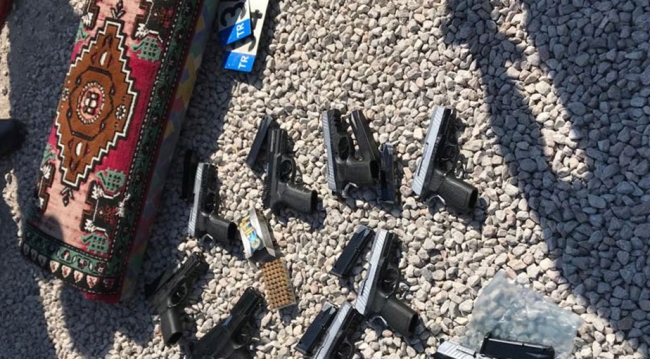 Otomobilinde 9 tabanca ile yakalandı