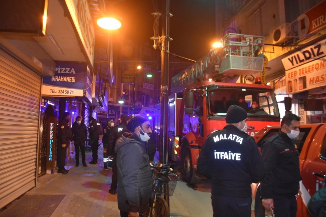 Rehine ihbarına giden polis, 20 kişiyi partide yakaladı