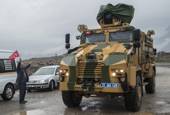 Sınıra JÖH ve PÖH sevkiyatı sürüyor