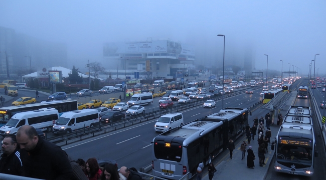 İstanbul'da deniz ve hava ulaşımına sis engeli