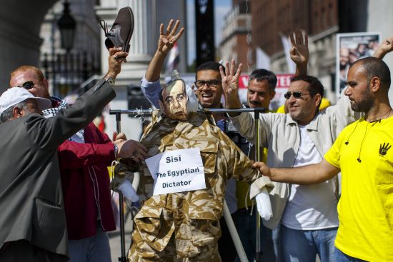 Rabia katliamı Londra'da protesto edildi
