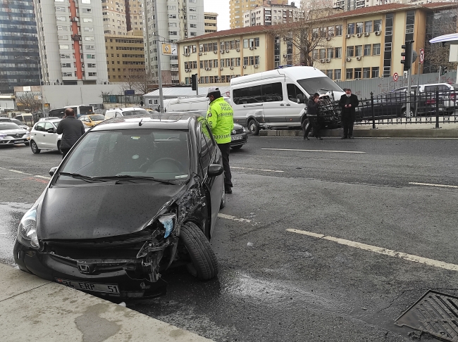 İstanbul'da polis minibüsü kaza yaptı