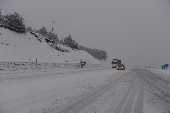 891 yol kar nedeniyle ulaşıma kapandı