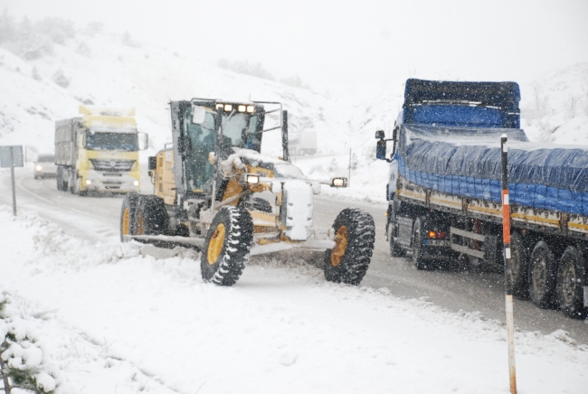 891 yol kar nedeniyle ulaşıma kapandı