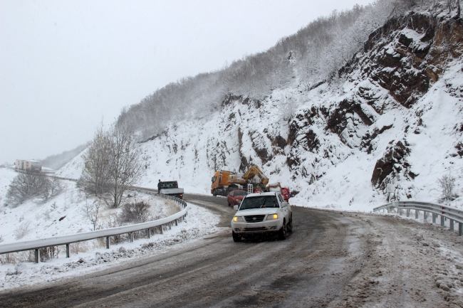 Beklenen oldu! Birçok kente mevsimin ilk karı düştü