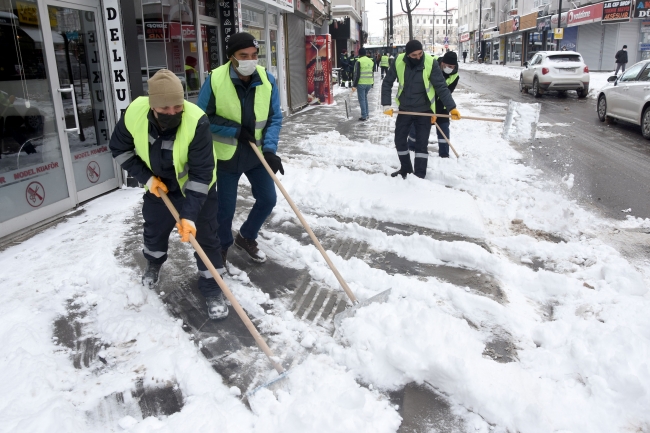 Sivas'ta 916 yerleşim ulaşıma kapandı