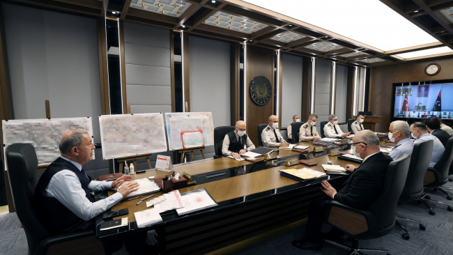 Bakan Akar, birlik komutanları ile toplantı yaptı