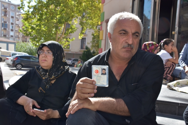 HDP binası önünde oturma eylemi yapan aile sayısı 11'e yükseldi