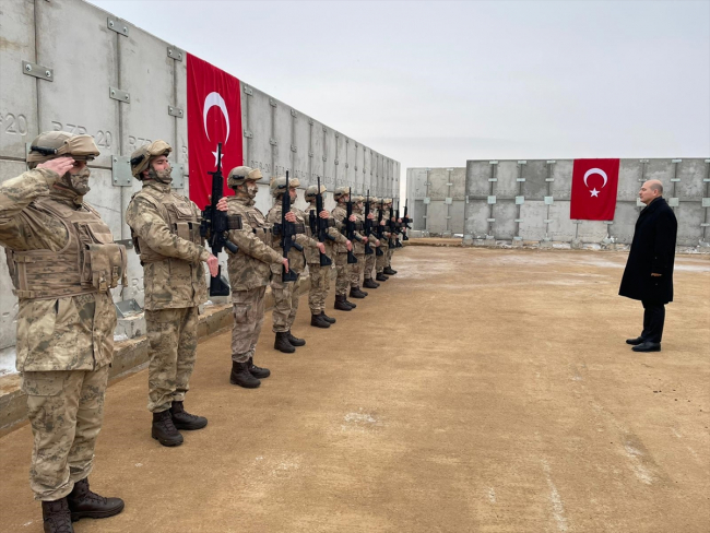 Bakan Soylu, Cudi Üs Bölgesi'ndeki askerlerle kahvaltı yaptı