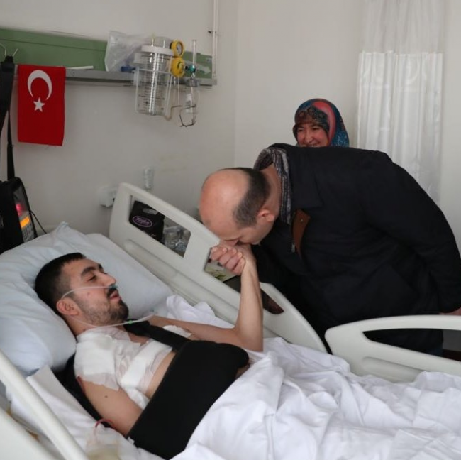 Bakan Soylu'dan operasyonlarda yaralanan askerlere ziyaret