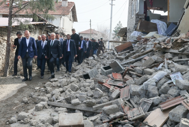 Bakan Soylu: Depremde hasar gören evlerle ilgili çalışmalar başlayacak