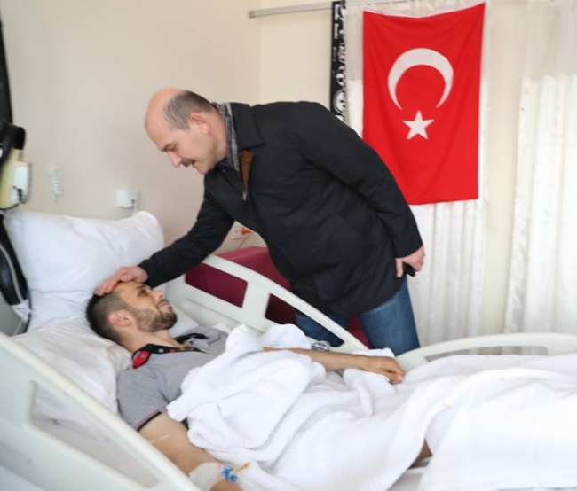 Bakan Soylu'dan operasyonlarda yaralanan askerlere ziyaret