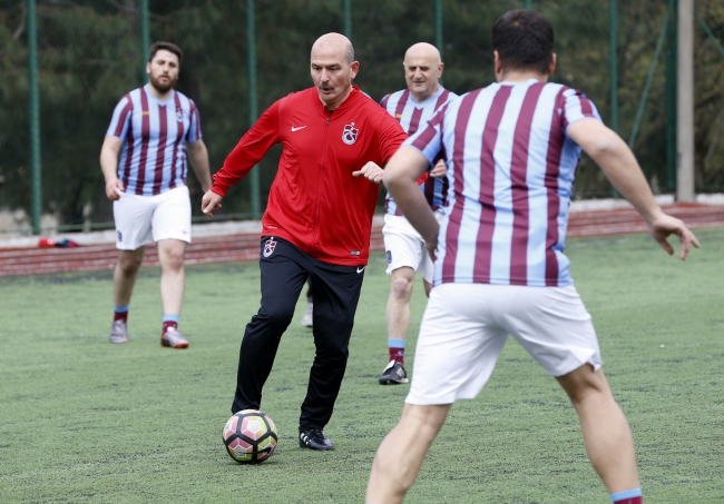 Bakan Soylu, futbol maçında forma giydi