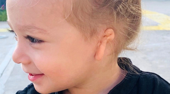 Oğlu tek kulakla dünyaya gelen anne: Sarp'ın yardım çağrısına kulak verin
