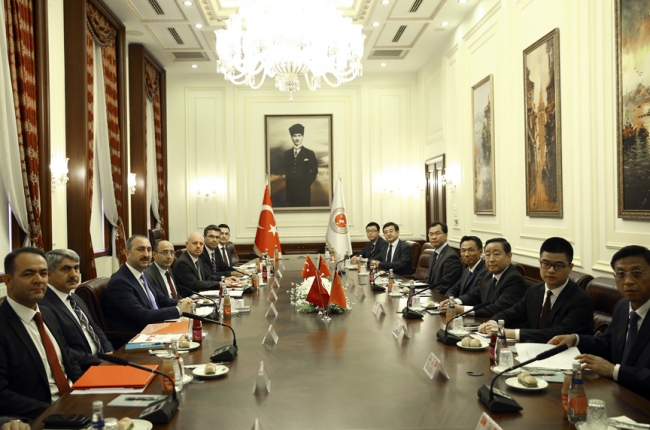 Adalet Bakanı Gül Çinli mevkidaşıyla görüştü