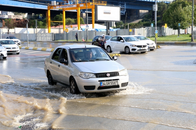 Haliç Köprüsü altında su borusu patladı
